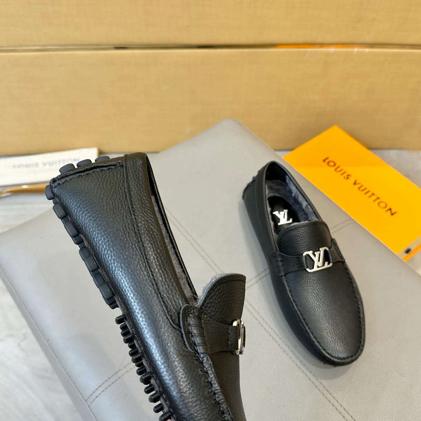 Factory price: 460💰 [LV] Autumn and winter style fur integrated 2025 men's beanie shoes (market top version) first layer cowhide ➕ real wool lining original packaging. Size: 38-45